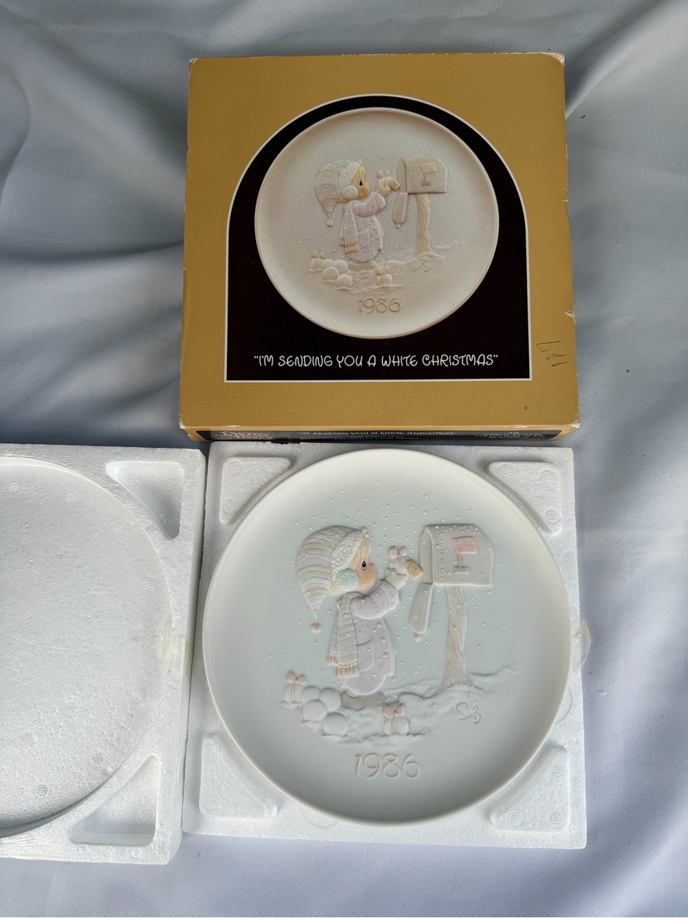 Precious Moments White and Gold Christmas Love Series Collectible Plate
